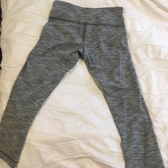 Lululemon wunder under mid-rise crop size *4 - Picture 2 of 3